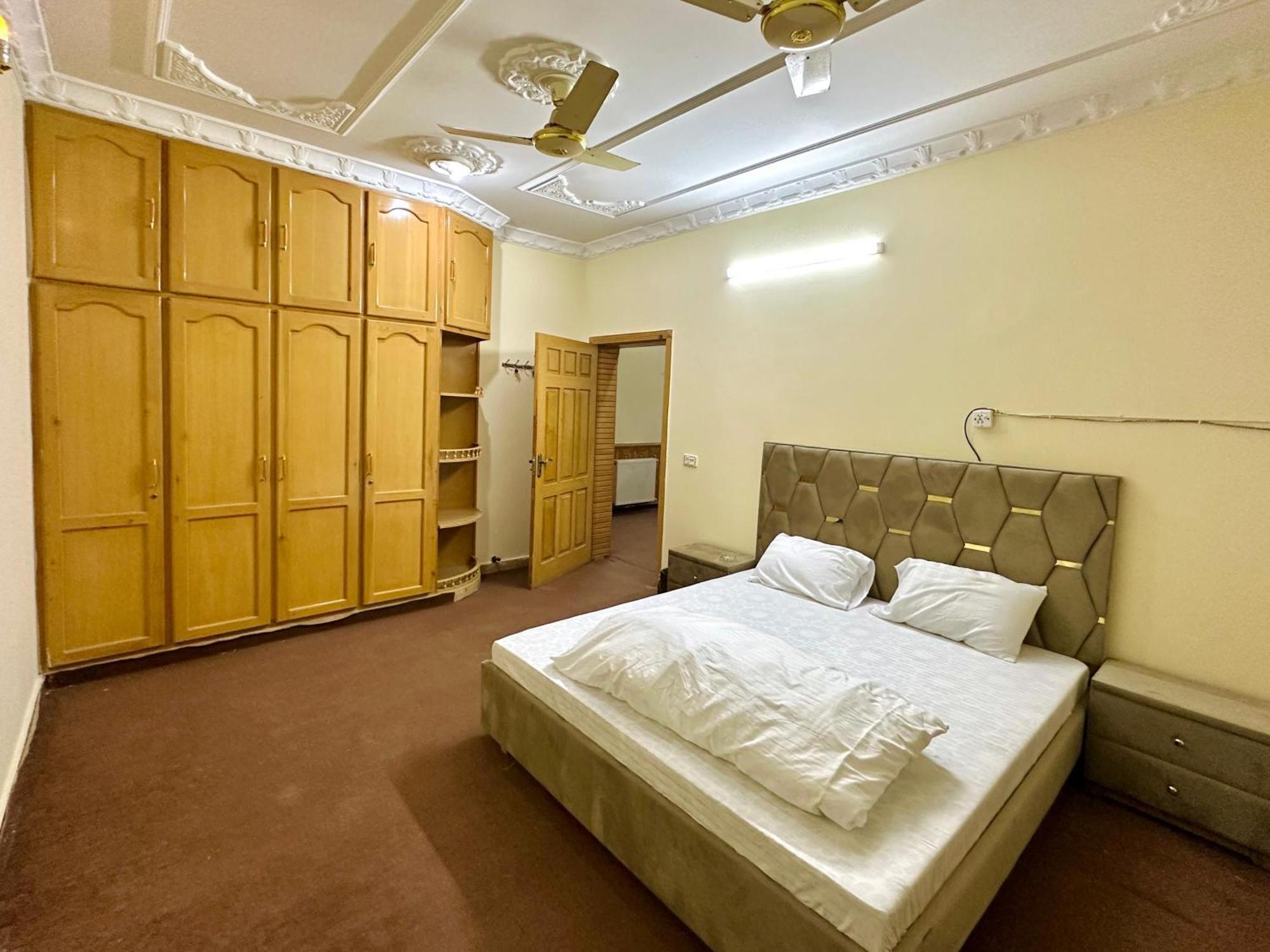 The Royal Regency Guest House 이슬라마바드 외부 사진
